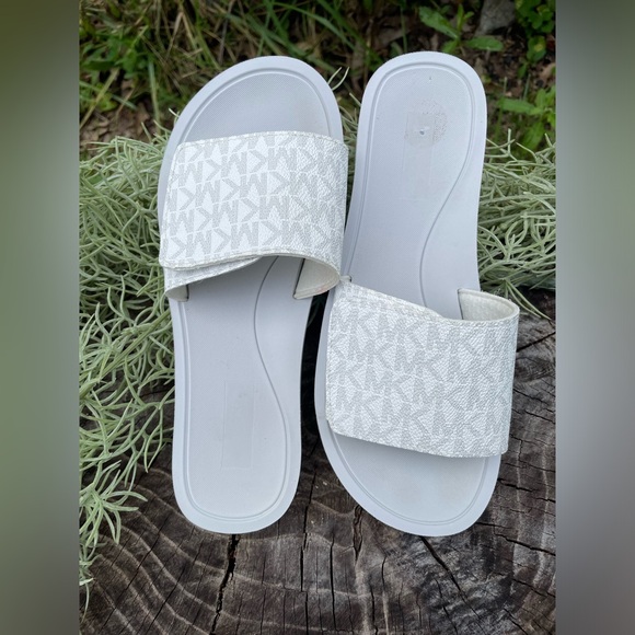 Michael Kors Sandals - Picture 1 of 6